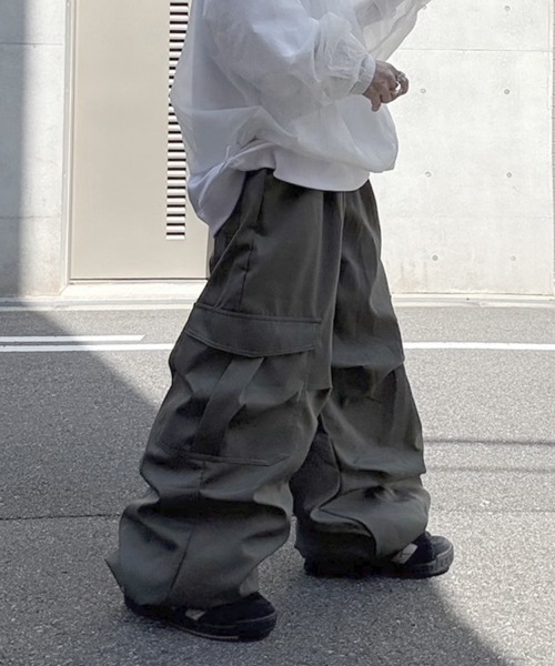 YACA(ヤーカ)の「Cargo Wide Pants/カーゴワイドパンツ【unisex item】(カーゴパンツ・レディース・ブラック/アイボリー/カーキ・FREE)」の3枚目の写真