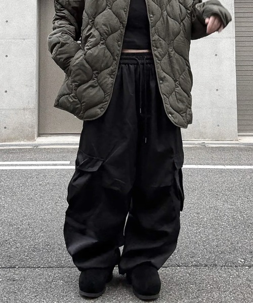 YACA(ヤーカ)の「Cargo Wide Pants/カーゴワイドパンツ【unisex item】(カーゴパンツ・レディース・ブラック/アイボリー/カーキ・FREE)」の6枚目の写真