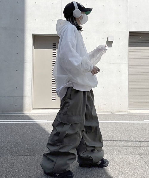 YACA(ヤーカ)の「Cargo Wide Pants/カーゴワイドパンツ【unisex item】(カーゴパンツ・レディース・ブラック/アイボリー/カーキ・FREE)」の13枚目の写真