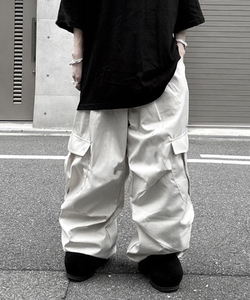 YACA(ヤーカ)の「Cargo Wide Pants/カーゴワイドパンツ【unisex item】(カーゴパンツ・レディース・ブラック/アイボリー/カーキ・FREE)」の11枚目の写真