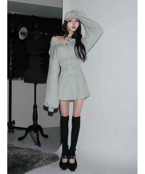 Darich（ダーリッチ）の「カラーラメスウェットコルセットパーカー