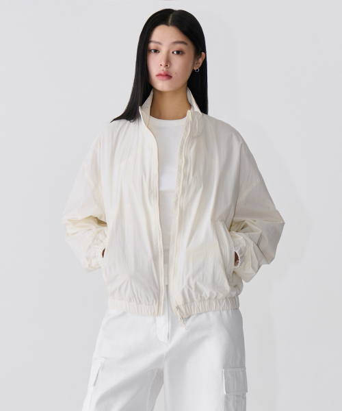 MUSINSA STANDARD WOMAN（ムシンサスタンダードウーマン）の「ウィメンズオーバーサイズハイネックウインドブレーカージャケット[アイボリー]（ナイロンジャケット・レディース・その他・SMALL/MEDIUM/X-SMALL/LARGE）」の3枚目の写真