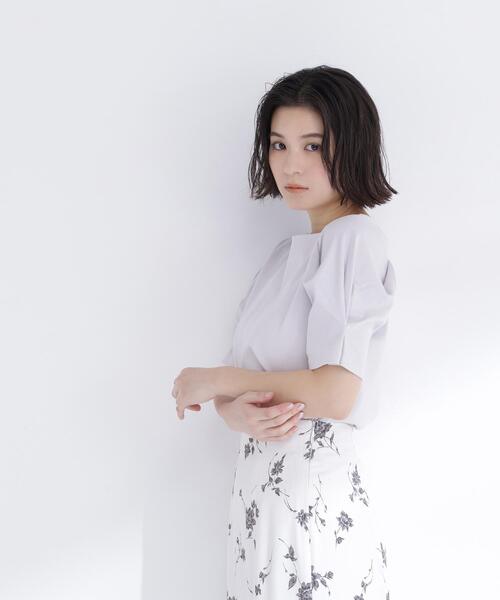 NATURAL BEAUTY BASIC(ナチュラルビューティーベーシック)の「<接触冷感>◇ベーシックTシャツ フォルムスリーブ(Tシャツ/カットソー・レディース・ブラック/オフホワイト/グレー・FREE)」の3枚目の写真