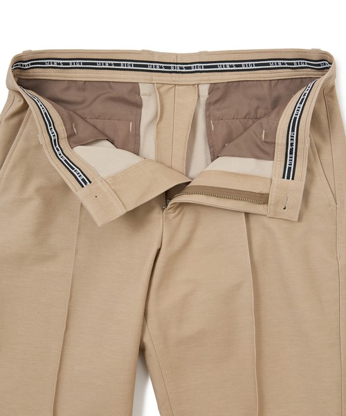MEN'S BIGI（メンズビギ）の「デニムジャージ テーパードパンツ＜ストレッチ＞（スラックス・メンズ・ベージュ/ネイビー/ホワイト・03/02/01/04）」の8枚目の写真