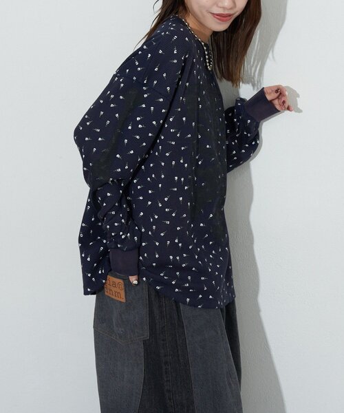 RePRODUCTION LABEL（リプロダクションレーベル）の「【RePRODUCTION LABEL / リプロダクションレーベル】クルーネックフェードフラワーサーマル（Tシャツ/カットソー・レディース・ネイビー/グレー・FREE）」の3枚目の写真