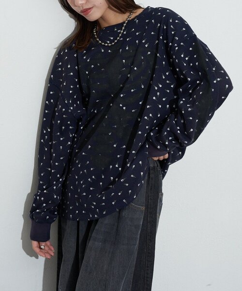 RePRODUCTION LABEL（リプロダクションレーベル）の「【RePRODUCTION LABEL / リプロダクションレーベル】クルーネックフェードフラワーサーマル（Tシャツ/カットソー・レディース・ネイビー/グレー・FREE）」の4枚目の写真