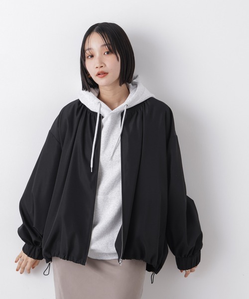 NANO universe（ナノユニバース）の「撥水加工 ドロストヘムリブブルゾン（ブルゾン・レディース・グレー系その他4/アイボリー/ブラック・FREE）」の2枚目の写真
