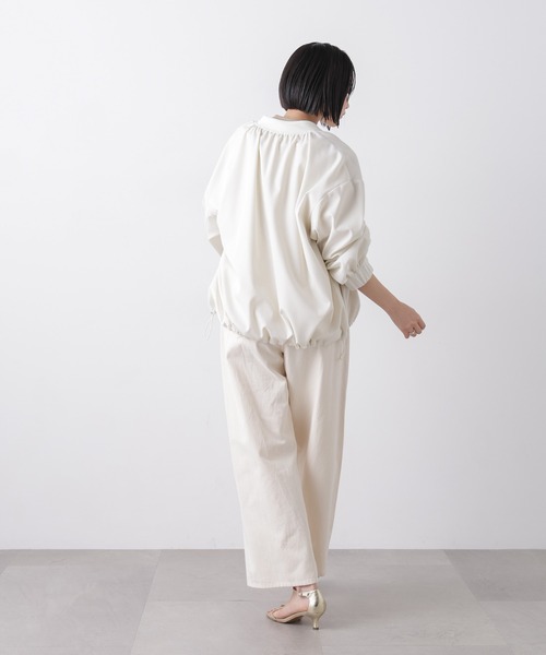 NANO universe（ナノユニバース）の「撥水加工 ドロストヘムリブブルゾン（ブルゾン・レディース・グレー系その他4/アイボリー/ブラック・FREE）」の10枚目の写真