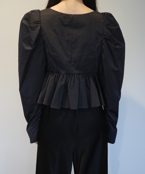 MIDWEST(ミッドウエスト)の「CLANE SHORT PEPLUM RIBBON TOPS(Tシャツ/カットソー・レディース・ブラック/ホワイト・1/2)」の4枚目の写真