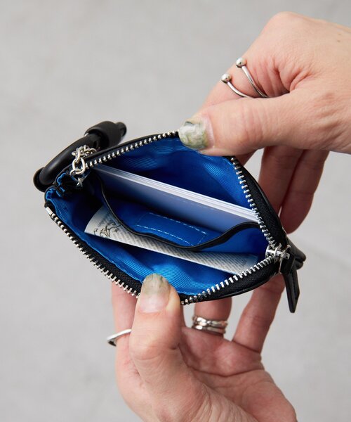 ear PAPILLONNER（イアパピヨネ）の「【クッピーラムネ×ear】本革/コラボカラビナ付きパス＆キーケース（カードケース・レディース・ライトグレー/ブラック/ブルー・FREE）」の14枚目の写真