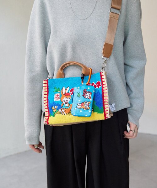 ear PAPILLONNER（イアパピヨネ）の「【クッピーラムネ×ear】本革/コラボカラビナ付きパス＆キーケース（カードケース・レディース・ライトグレー/ブラック/ブルー・FREE）」の6枚目の写真