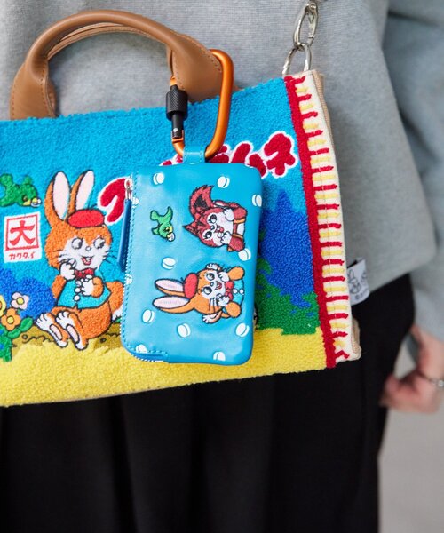 ear PAPILLONNER（イアパピヨネ）の「【クッピーラムネ×ear】本革/コラボカラビナ付きパス＆キーケース（カードケース・レディース・ライトグレー/ブラック/ブルー・FREE）」の7枚目の写真