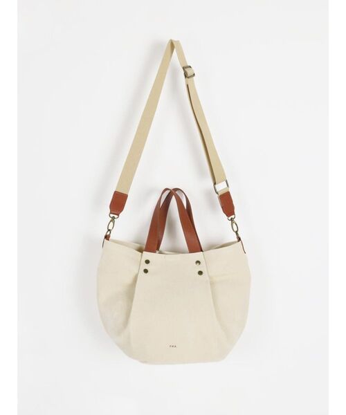 FIKA.(フィーカ)の「Canvas tuck 2way tote bag(beige×brown)(トートバッグ・レディース・アイボリー・FREE)」の4枚目の写真
