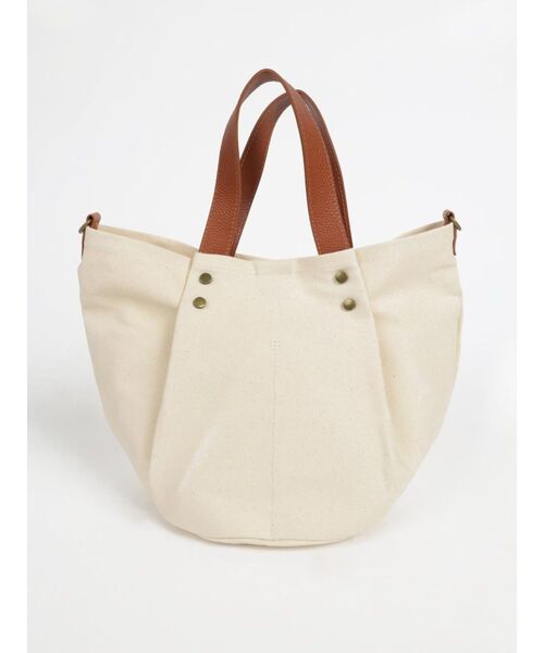 FIKA.(フィーカ)の「Canvas tuck 2way tote bag(beige×brown)(トートバッグ・レディース・アイボリー・FREE)」の5枚目の写真