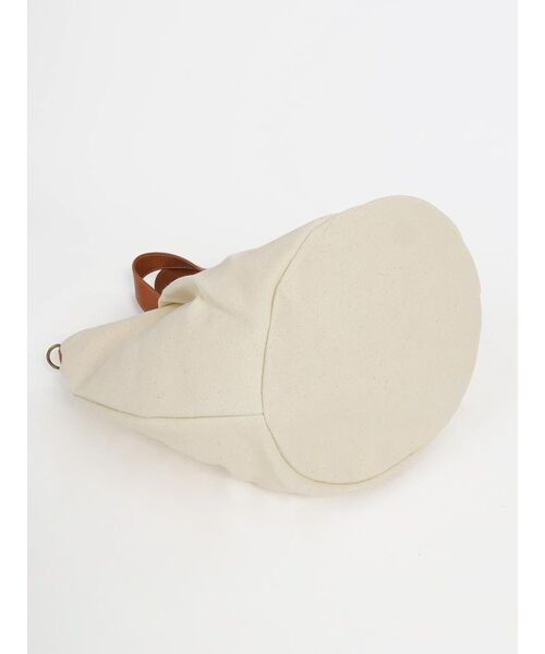 FIKA.(フィーカ)の「Canvas tuck 2way tote bag(beige×brown)(トートバッグ・レディース・アイボリー・FREE)」の6枚目の写真