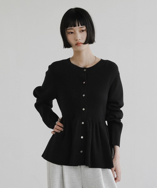 LOWRYS FARM（ローリーズファーム）の「ペプラムニットカーディガン　661234（カーディガン/ボレロ・レディース・アイボリー/ブラック/レッド/グレー・FREE）」の3枚目の写真