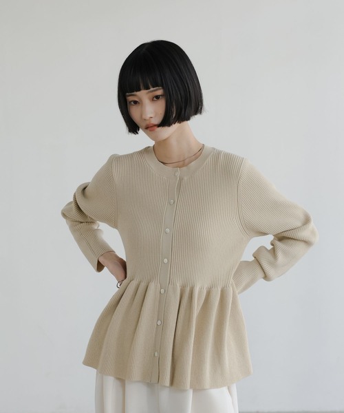 LOWRYS FARM（ローリーズファーム）の「ペプラムニットカーディガン　661234（カーディガン/ボレロ・レディース・アイボリー/ブラック/レッド/グレー・FREE）」の22枚目の写真