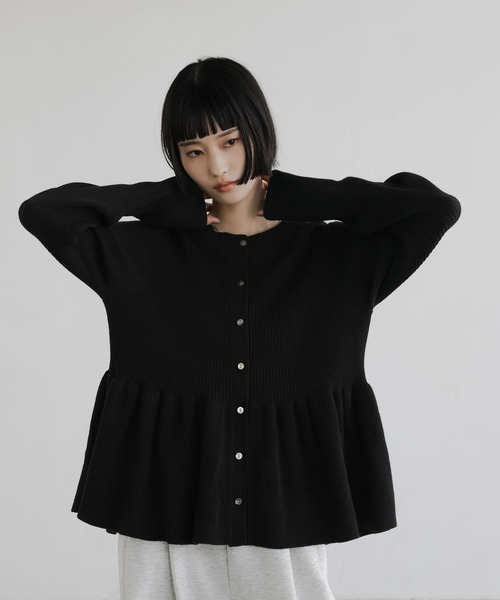 LOWRYS FARM（ローリーズファーム）の「ペプラムニットカーディガン　661234（カーディガン/ボレロ・レディース・アイボリー/ブラック/レッド/グレー・FREE）」の15枚目の写真