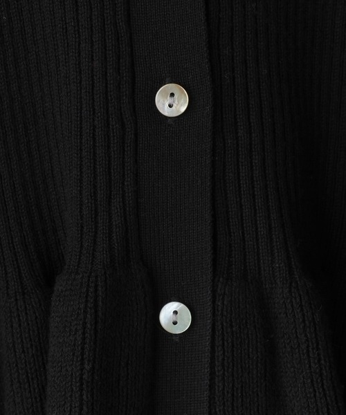 LOWRYS FARM（ローリーズファーム）の「ペプラムニットカーディガン　661234（カーディガン/ボレロ・レディース・アイボリー/ブラック/レッド/グレー・FREE）」の5枚目の写真