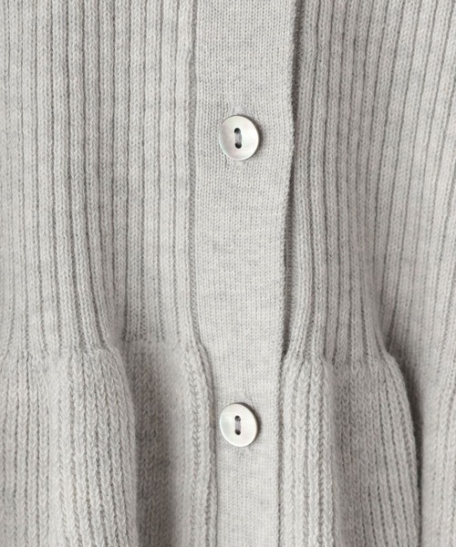 LOWRYS FARM（ローリーズファーム）の「ペプラムニットカーディガン　661234（カーディガン/ボレロ・レディース・アイボリー/ブラック/レッド/グレー・FREE）」の6枚目の写真