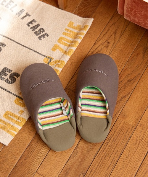 niko and...（ニコアンド）の「ニコロゴルームシューズ（ルームシューズ/スリッパ・レディース・アイボリー/チャコール/グリーン・MEDIUM/LARGE）」の2枚目の写真