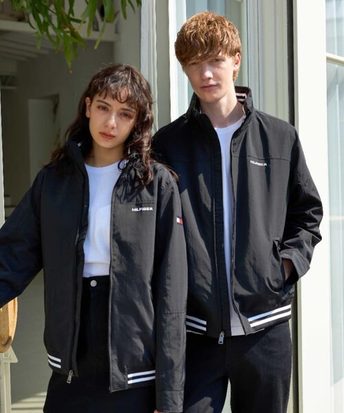 TOMMY HILFIGER（トミーヒルフィガー）の「【オンライン限定】ロゴナイロンブルゾン/ REGATTA JACKET（ナイロンジャケット・メンズ・ネイビー/ブラック・MEDIUM/LARGE/SMALL/X-LARGE）」の4枚目の写真