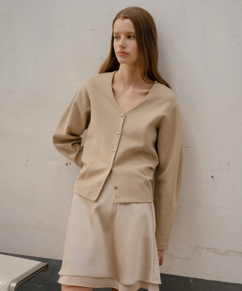 TILL I DIE（ティルアイダイ）の「V-neck shirring cardigan [TISP06CD01]_Beige（ニット/セーター・レディース・Beige・FREE）」の2枚目の写真
