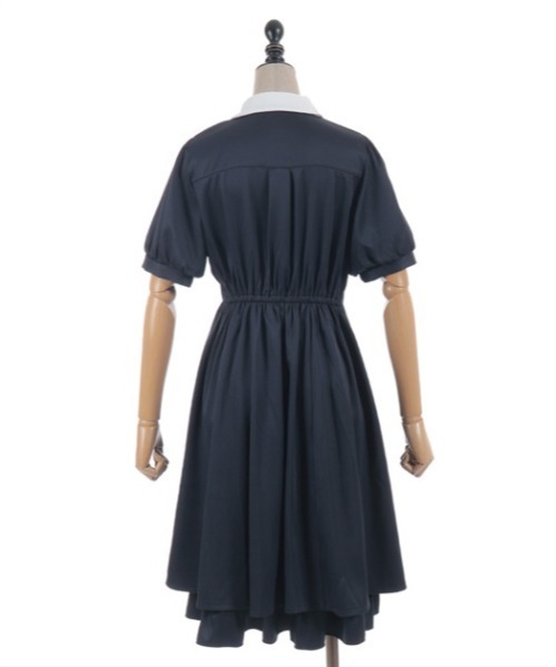 axes femme POETIQUE（アクシーズファムポエティック）の「ブローチ付きバイカラーＯＰ（ワンピース・レディース・グレイッシュベージュ/ブラック/ネイビー・MEDIUM）」の4枚目の写真
