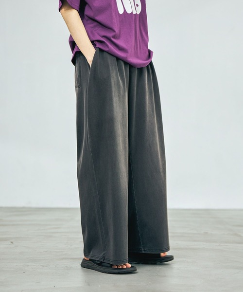 LAKOLE(ラコレ)の「カットデニムフレアパンツ / 655442(デニムパンツ・メンズ・ブラック/チャコール・LARGE/MEDIUM)」の1枚目の写真