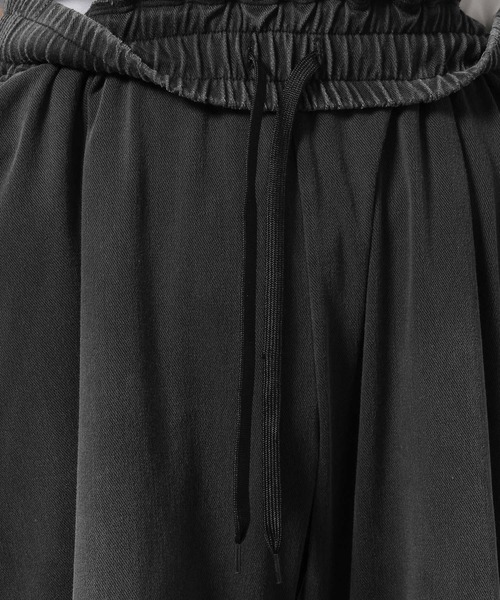 LAKOLE(ラコレ)の「カットデニムフレアパンツ / 655442(デニムパンツ・メンズ・ブラック/チャコール・LARGE/MEDIUM)」の10枚目の写真
