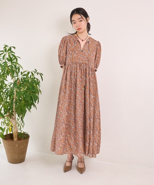mysty woman(ミスティウーマン)の「更紗柄ボリュームスリーブワンピース 678875(ワンピース・レディース・オフホワイト/ブラック/オレンジ・FREE)」の11枚目の写真