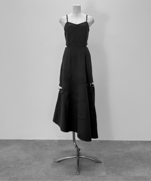 LVEU.（ラブユ.）の「【LVEU.】リングスリットデザインワンピース / キャミワンピ 2way ロング スリット カットアウト リング シルバー アシンメトリー フレア モード ブラック（ドレス・レディース・ブラック・FREE）」の11枚目の写真