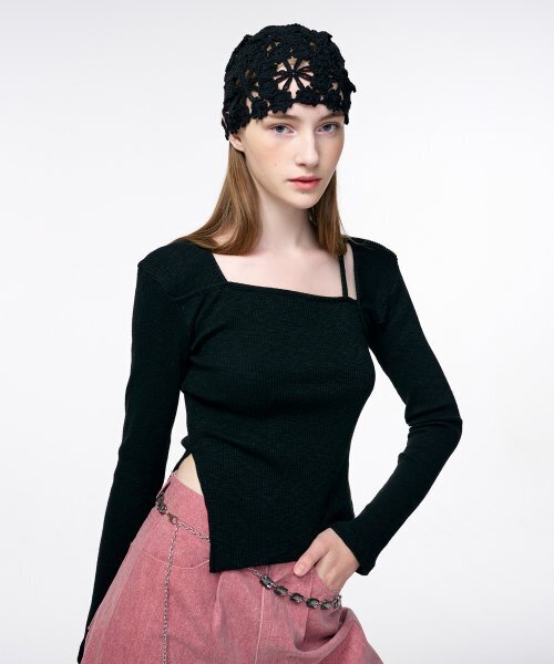 ETMON(エトモン)の「Square Neck Slit T-Shirt Black(Tシャツ/カットソー・レディース・その他・FREE)」の4枚目の写真