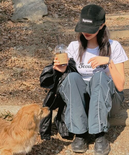 ELIMENO(エリメノ)の「EL ソウルシティ スリムフィット 半袖Tシャツ 2カラー(Tシャツ/カットソー・レディース・ホワイト/ブラック・1/2/3)」の5枚目の写真