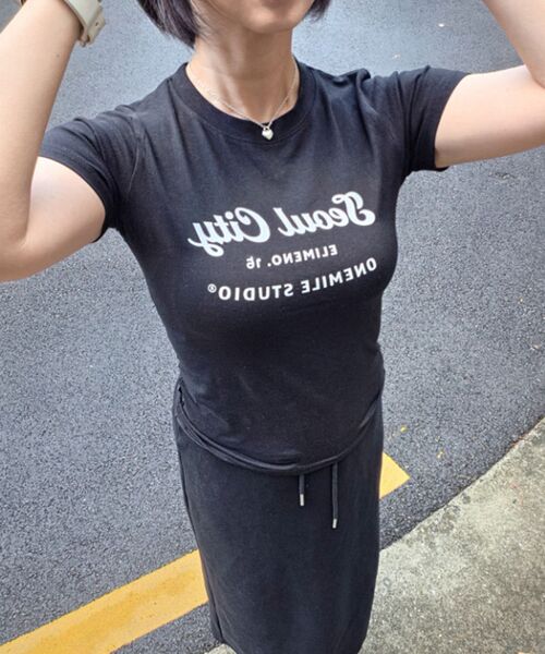ELIMENO(エリメノ)の「EL ソウルシティ スリムフィット 半袖Tシャツ 2カラー(Tシャツ/カットソー・レディース・ホワイト/ブラック・1/2/3)」の6枚目の写真