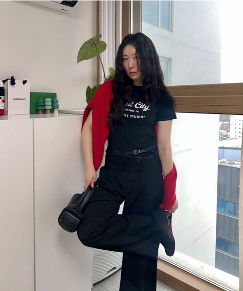 ELIMENO(エリメノ)の「EL ソウルシティ スリムフィット 半袖Tシャツ 2カラー(Tシャツ/カットソー・レディース・ホワイト/ブラック・1/2/3)」の7枚目の写真