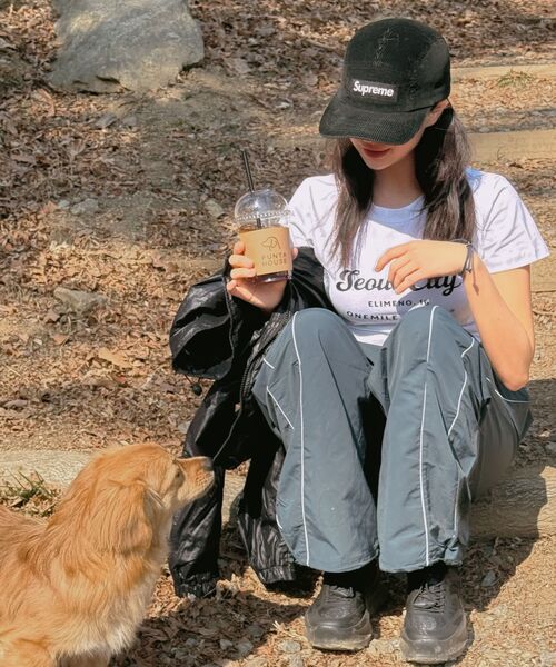 ELIMENO(エリメノ)の「EL ソウルシティ スリムフィット 半袖Tシャツ 2カラー(Tシャツ/カットソー・レディース・ホワイト/ブラック・1/2/3)」の4枚目の写真