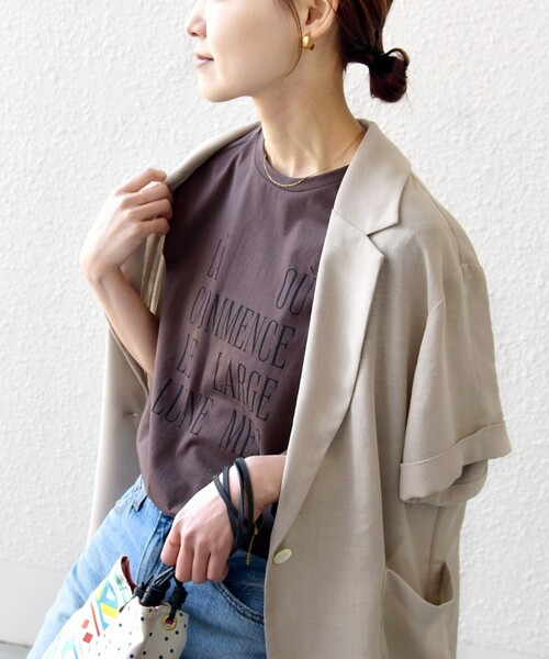 SHIPS(シップス)の「メルティ コットン プリント ロゴ フレンチスリーブ TEE(Tシャツ/カットソー・レディース・ブラウン/ホワイト/ダークグレー・ONE SIZE)」の4枚目の写真