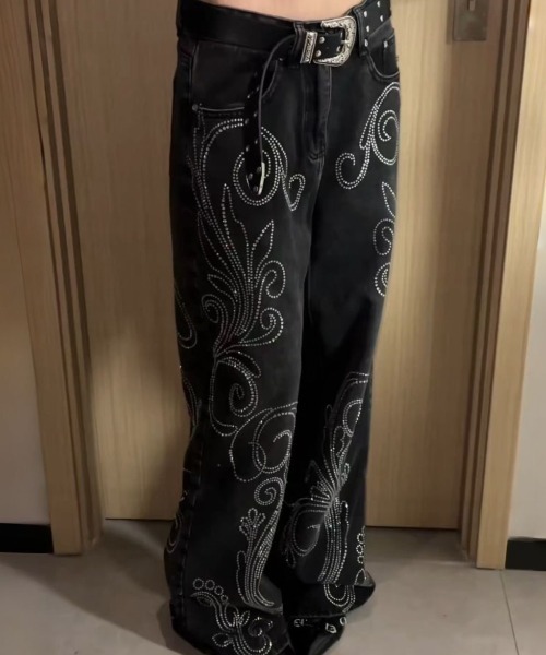 Sibra（シブラ）の「ラインストーンデザインワイドデニムパンツ（デニムパンツ・レディース・グレー・L/M/S）」の8枚目の写真