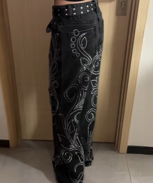 Sibra（シブラ）の「ラインストーンデザインワイドデニムパンツ（デニムパンツ・レディース・グレー・L/M/S）」の11枚目の写真