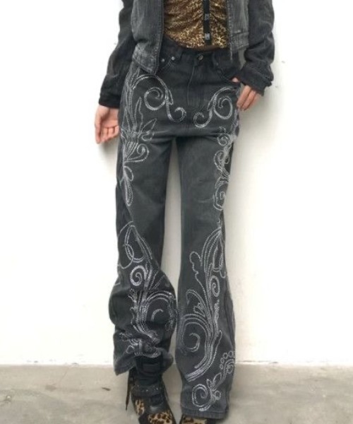 Sibra（シブラ）の「ラインストーンデザインワイドデニムパンツ（デニムパンツ・レディース・グレー・L/M/S）」の2枚目の写真