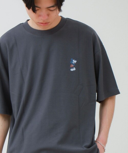 GLOSTER(グロスター)の「【ユニセックスで着れる】梨地ミッキー&ミニープリント Tシャツ(Tシャツ/カットソー・メンズ・ブラック/オフホワイト・M/L)」の5枚目の写真