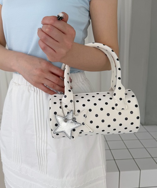 frunco(フランコ)の「星チャーム付きドットミニBAG(ハンドバッグ・レディース・ホワイト/ピンク/イエロー/ブラック/ブルー・FREE)」の2枚目の写真