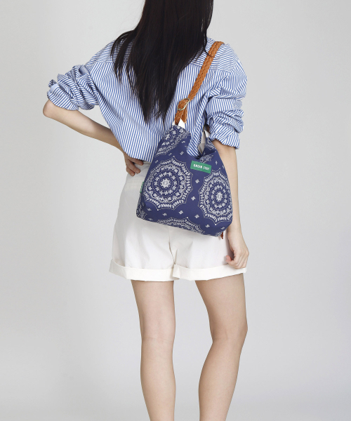 GREEN STUFF(グリーンスタッフ)の「belted bag B2 - paisley navy(ショルダーバッグ・レディース・その他・FREE)」の8枚目の写真