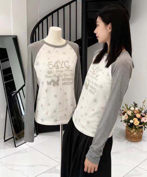 AsheKsha(アシクシャ)の「星柄の丸首長袖トップス(Tシャツ/カットソー・レディース・ホワイト・M)」の4枚目の写真