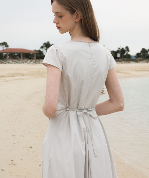 DEHEVE（デヘヴェ）の「V-Neck Flare Dress [Ash Beige]（ワンピース・レディース・ライトベージュ・OS）」の10枚目の写真