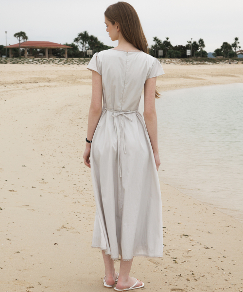 DEHEVE（デヘヴェ）の「V-Neck Flare Dress [Ash Beige]（ワンピース・レディース・ライトベージュ・OS）」の12枚目の写真