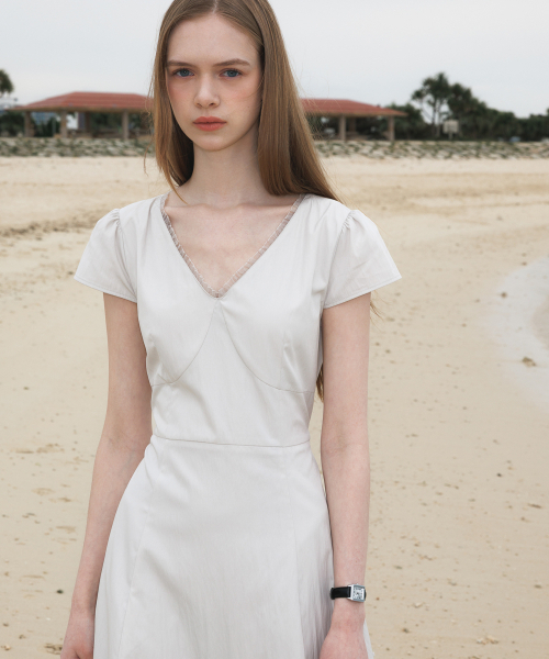 DEHEVE（デヘヴェ）の「V-Neck Flare Dress [Ash Beige]（ワンピース・レディース・ライトベージュ・OS）」の14枚目の写真