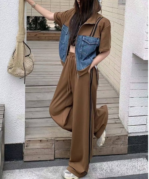 LETee(レティー)の「デニムドッキングで旬スタイル完成◎大人カジュアルセットアップ(セットアップ・レディース・ブラック/グレー/ブラウン/ホワイト・FREE)」の4枚目の写真