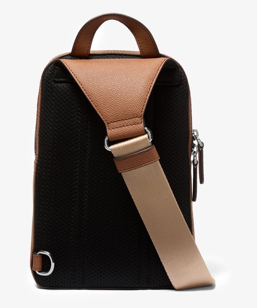 MICHAEL KORS(マイケルコース)の「HUDSON ダブルリング ジップ スリングパック ミディアム - MKシグネチャー(バックパック/リュック・メンズ・ブラウン系その他・FREE)」の4枚目の写真